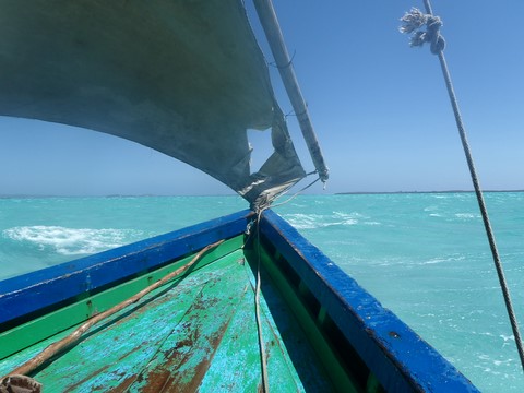 voilier-sur-la-mer-d-emeraude